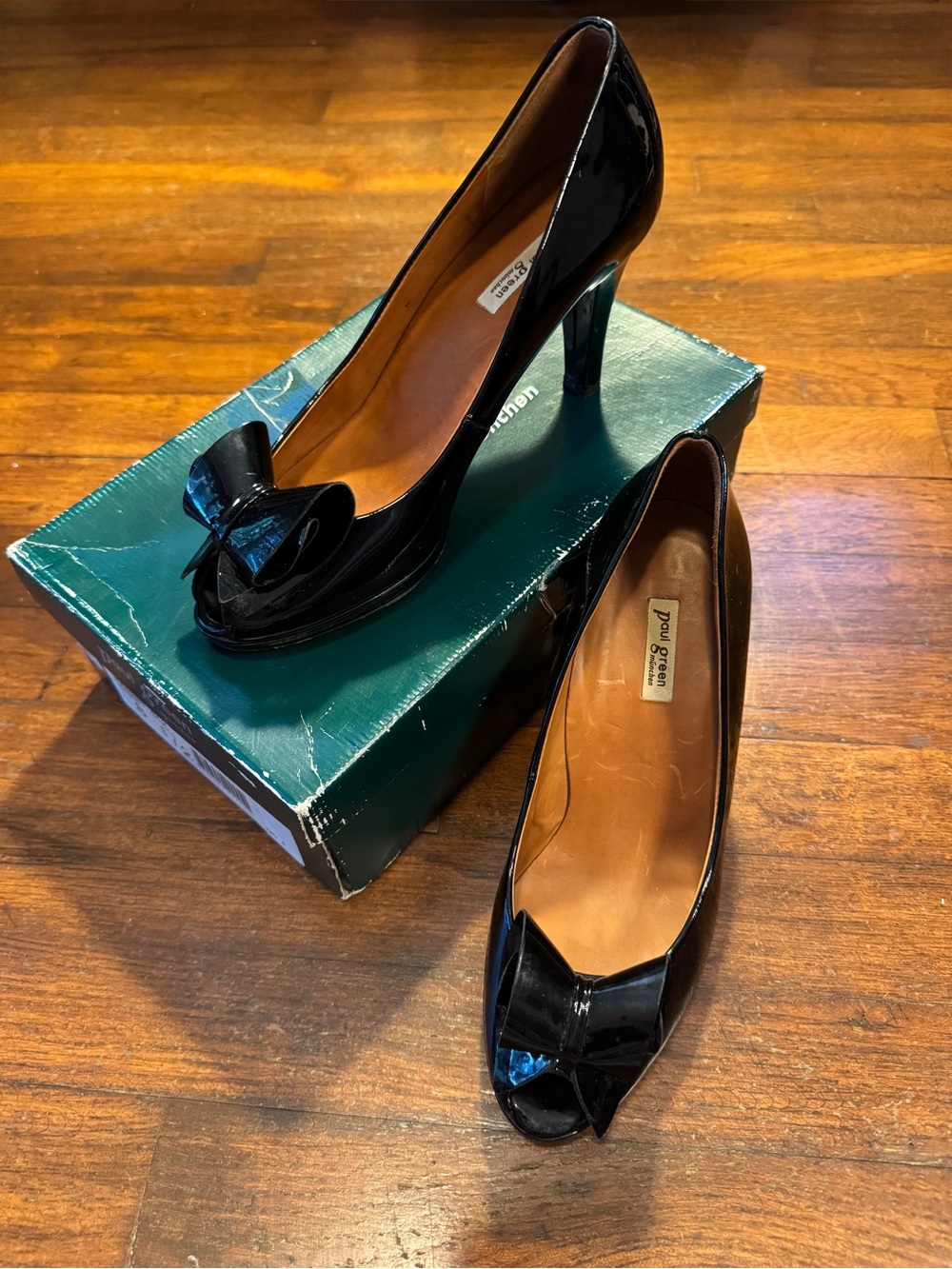 NIB Paul Green Black Patent Alec Peep-Toe Bow Pump
